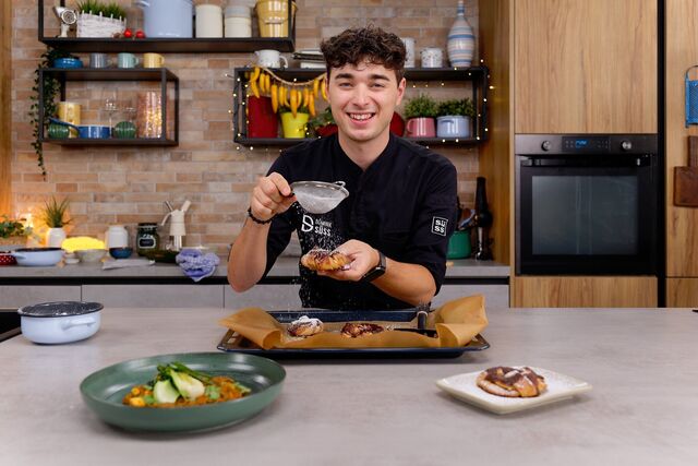 Silvia kocht – Dominik Süss („Linsendal mit Pak Choi“ und „Zimtschnecken“).