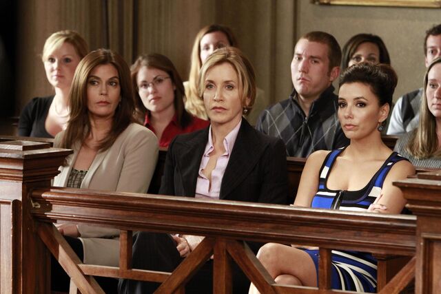 Desperate Housewives – Stehen Bree in ihrer schweren Zeit bei: Susan (Teri Hatcher, l.), Lynette (Felicity Huffman, M.) und Gabrielle (Eva Longoria, r.) ...