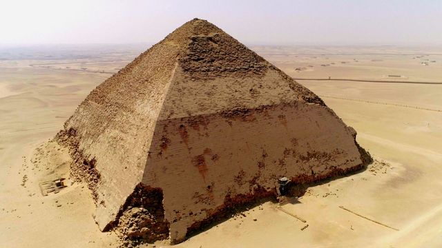 Die Pyramiden – Die Knickpyramide in Dahschur ist die erste echte Pyramide der Menschheitsgeschichte.