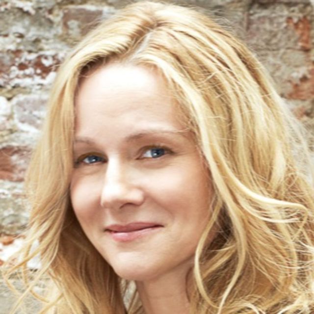 Laura Linney