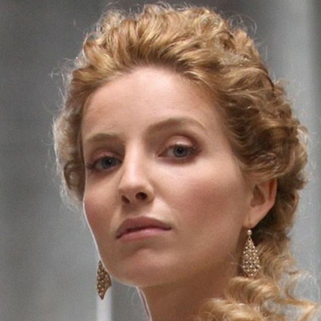 Annabelle Wallis