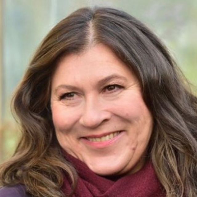 Eva Mattes