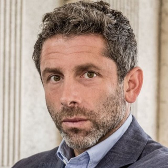 Elliot Levey