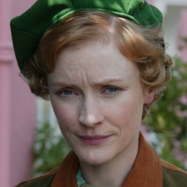 Claire Skinner