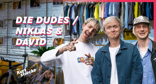 Kurzstrecke mit Pierre M. Krause – SWR KURZSTRECKE MIT PIERRE M. KRAUSE, "Die Dudes drehen Uhr im SWR. Pierre M. Krause (mi.) ist mit den Dudes Niklas van Lipzig (li.) und David Martin in Köln unterwegs.