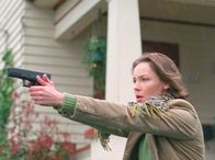 The Hunted – Die Agentin Aby Durrell (Connie Nielsen) jagt ein Phantom.