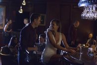 Lucifer – Charlotte (Tricia Helfer, r.) fast einen Plan, um Lucifer so sehr zu verärgern, dass er die Erde verlassen will. Zieht sie auch Dan (Kevin Alejandro, l.) in ihr böses Spielchen hinein?