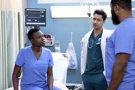 Atlanta Medical – (v.l.n.r.) Dr. Mina Okafor (Shaunette Renée Wilson); Dr. Devon Pravesh (Manish Dayal); AJ Austin (Malcom-Jamal Warner)