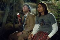 Ananas Express – Befinden sich auf einer halsbrecherischen Flucht vor zwei in der Krise steckenden Killern: Kiffer Dale (Seth Rogen, l.) und sein Dealer Saul (James Franco, r.) ...
