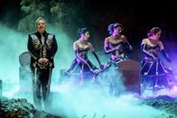Crazy Ex-Girlfriend – v.l.n.r.) Der Sicherheitsman (Patton Oswalt); Valencia (Gabrielle Ruiz); Heather (Vella Lovell); Paula (Donna Lynne Champlin)