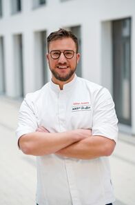 ARD-Buffet – ARD-Buffet-Koch Sören Anders aus Durlach zeigt heute ein Rezept für Frühlings-Frikassee mit Kartoffelbrei.