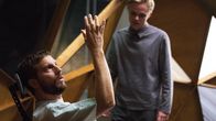 Upgrade – Durch einen Computerchip wird ein medizinisches Wunder wahr: Logan Marshall-Green als Grey Trace, Harrison Gilbertson als Eron Keen