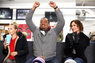 Speechless – Sind stolz auf JJ: Maja (Minnie Driver, r.) und Kenneth (Cedric Yarbrough, M.) ...