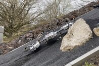 P.M. Wissen – Mit seinen drei verformbaren Rückenelementen und sechs Speichenrädern schaufelt sich der DLR-Rover „Scout“ mühelos durch Sand, über Kies oder Steilhänge hinab.