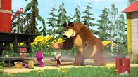 Mascha und der Bär – Doch Mascha und Dascha kehren zurück und der Bär freut sich sehr.