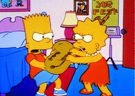 Die Simpsons – L-R: Bart und Lisa Simpson