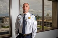 Sturm auf das Kapitol - Der Angriff auf die US-Demokratie – Ramey Kyle, Kommandant der Washington D.C.-Polizei.