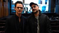 aspekte – Jo Schück (l.) mit Kirill Serebrennikov (r.) in der Komischen Oper Berlin