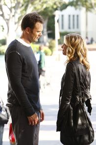 Community – Hat Jeff (Joel McHale, l.) eine Chance, Britta (Gillian Jacobs, r.) für sich gewinnen zu können?; Hat Jeff (Joel McHale, l.) eine Chance, Britta (Gillian Jacobs, r.) für sich gewinnen zu können?
