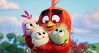 Angry Birds 2 – L-R: Zoe (Brooklyn Prince), Sam-Sam (Alma Varsano), Vivi (Genesis Tennon), Red (Jason Sudeikis, hinten)