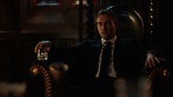 The Royals – Lässt sich Jasper (Tom Austen) tatsächlich als Spitzel einspannen, um einem möglichen Komplott gegen Robert zu helfen?