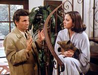 Columbo – Peter Falk (Insp. Columbo), Kim Cattrall (Joanne).