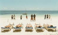 Paradies: Liebe – "Paradies: Liebe", An den Stränden Kenias kennt man sie als Sugarmamas: Europäische Frauen, denen junge schwarze Beachboys Liebesdienste bieten, um so ihren Lebensunterhalt zu finanzieren. Teresa, 50jährige Wienerin und Mutter einer pubertierenden Tochter, reist als Sextouristin in das Urlaubsparadies, um die Liebe zu finden. Sie wechselt von einem Beachboy zum nächsten, von einer Enttäuschung zur anderen. Die Liebe am Strand von Kenia ist ein Geschäft.