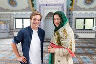 Checker Tobi – Checker Tobi mit Merve Usta in einer Moschee in Wülfrath.