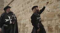 Mythos Belagerung – Hält die Mauer stand? Der Großmeister des Johanniterordens (l.) und sein Militärarchitekt (r.) inspizieren die antike Festungsanlage.