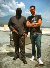 Uncovered – Ob japanische Mafia-Mitglieder, Gang-Bosse in El Salvador oder Goldgräber in Brasilien. In seiner Doku-Reihe "Uncovered" greift Journalist Thilo Mischke (r.) Themen auf, die sich auf und neben dem Grat des Erlaubten bewegen ..