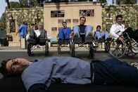 Scrubs - Die Anfänger – J.D. (Zach Braff) hat vom Hausmeister und seinen Freunden immer wieder von "Jjiggly Ball" gehört und ist zu stolz zuzugeben, dass er das nicht kennt. Also lässt er sich auf ein "Spiel" ein. Doch der Hausmeister hat das alles nur erfunden, um J.D. aufs Glatteis zu führen ...
