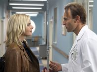 In aller Freundschaft – Dr. Martin Stein (Bernhard Bettermann) begegnet in der Sachsenklinik der Lebensretterin von Prof. Simoni. Dr. Isabel Dahl (Denise Zich ), die Hobbybergsteigerin ist, hat Simoni nach seinem Absturz notversorgt. Isabel und Martin verbindet eine vergangene Liebe.