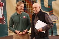 Last Man Standing – (v.li.) Christoph Sanders (Kyle Anderson), Hector Elizondo (Ed Alzate).
