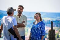 Die Landarztpraxis – L - R: Dr. Fabian Kroiß (Oliver Franck); Dr. Sarah König (Caroline Frier)