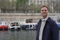 Weltstädte – Moderator und Psychologe Leon Windscheid am Ufer der Seine