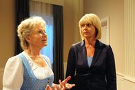 Sturm der Liebe – Hildegard (Antje Hagen, l.); Charlotte (Mona Seefried, r.)