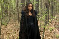 Salem – Tituba (Ashley Madekwe) zieht aus der Ferne gleich mehrere Fäden. Doch wem gegenüber ist sie wirklich loyal?