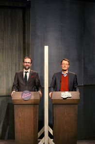 Chez Krömer – „Chez Krömer“ öffnet auch 2021 seine Tür zum Verhörraum. Der scheint gemütlicher, als er ist. Im abgewetzten Amtsstuben-Flair ist Kurt Krömer Gastgeber und Unruhefaktor zugleich. Ob absurd-naive Fragen, böser Witz oder präziser Konter: Der Gast im Verhörraum ist dem unberechenbaren Krömer ausgeliefert.- Karl Lauterbach zu Gast bei Kurt Krömer.