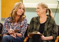Mom – Bonnie (Allison Janney, l.); Tammy (Kristen Johnston, r.)