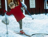 Lotta zieht um – Lotta (Grete Havnesköld) lernt Skifahren.