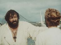 Zwei Missionare – Der Gouverneur von Maracaibo, Marquis Gonzaga, und der zuständige Bischof versuchen, den beiden Padres J. (Terence Hill, r.) und Pedro (Bud Spencer, l.) immer wieder Knüppel zwischen die Beine zu werfen, doch die zwei Missionare können immer wieder den Fallen und Netzen ihrer Gegner entkommen ...