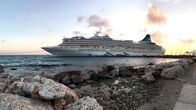 Verrückt nach Meer – Das Kreuzfahrtschiff "Grand Lady" vor Curacao in der Karibik. Weiteres Bildmaterial erhalten Sie unter www.br-foto.de.