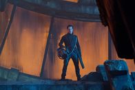 Star Trek Into Darkness – Noch ahnt die Crew der Enterprise nicht, dass der intelligente Bösewicht Khan (Benedict Cumberbatch) seine Leute in den 72 Torpedos versteckt hat, die momentan im Raumschiff lagern ...
