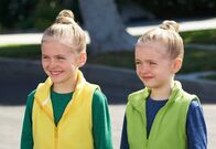 Single Parents – Amy Fogerty (Ella Allan, l.); Emma Fogerty (Mia Allan, r.)