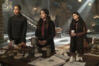 Charmed – (v.l.n.r.) Macy Vaughn (Madeleine Mantock); Maggie Vera (Sarah Jeffery); Mel Vera (Melonie Diaz)