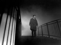Der geteilte Himmel – Auf der Suche nach Rita: Manfred (Eberhard Esche) geht durch die Straßen Berlins.
