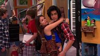 Victorious – L-R: Tori Vega (Victoria Justice), Beck Oliver (Avan Jogia)
