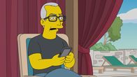 Die Simpsons – "Die Simpsons", "Bildschirmlos." Die Simpsons verbringen immer mehr Zeit vor den Bildschirmen. Vertieft in eine Fernsehshow, übersehen sie, das ein Nachbar unter einem umgefallenen Baum in ihrem Garten feststeckt. Als Maggie unter dem Suchtverhalten zu leiden beginnt, zieht Marge die Notbremse und verordnet allen ein Bildschirm-Verbot. Nur eine halbe Stunde pro Woche dürfen sie vor den Geräten verbringen. Bald zeigt sich allerdings, dass Marge ihre eigene Vorschrift unterwandert.