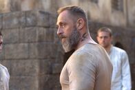 Papillon – L - R: Roland Møller als Celier, Charlie Hunnam als Henri «Papillon» Charrière