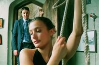 Inspector Barnaby – Am Beispiel von Emma Tysoe (Lyndsey Marshal, r.) versteht Sergeant Troy (Daniel Casey), dass das Glöcknern eine attraktive Sportart zu sein scheint.